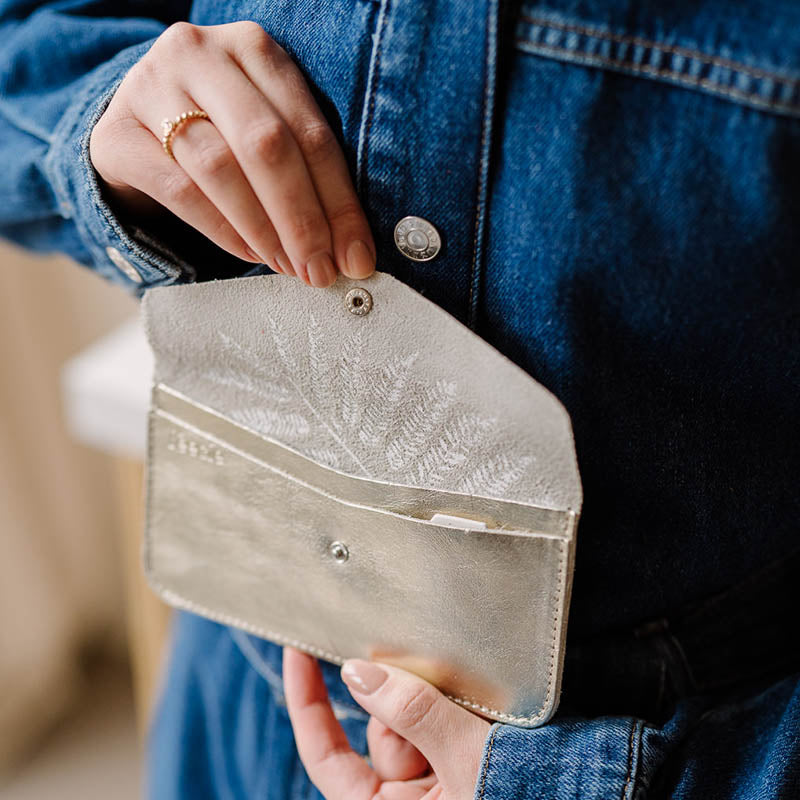 Case, Hide & Seek, Gold