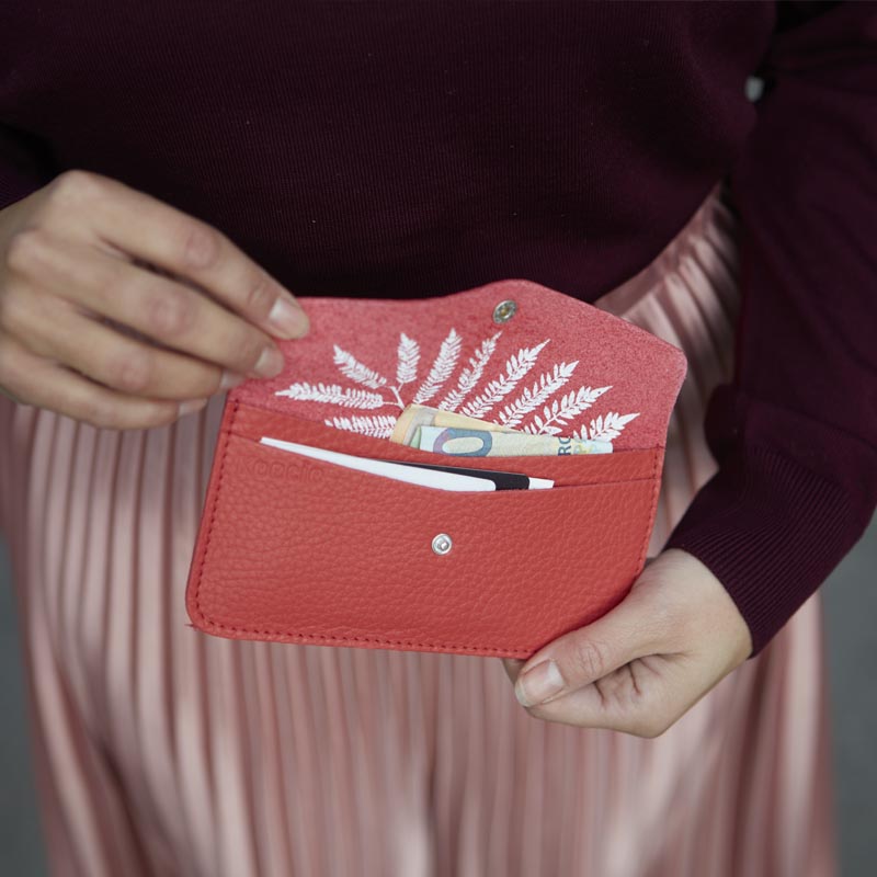 Case, Hide & Seek, Coral